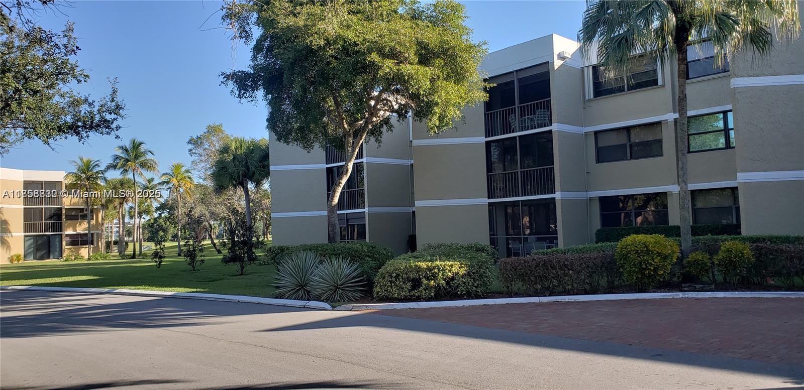 101 2 / 3 1235 sq. ft. $ 2025-08-14 0 Photo