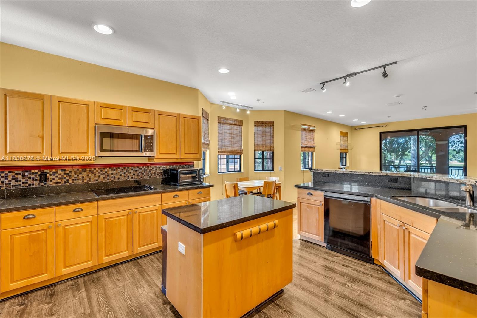 See details 2709 4 / 3 2360 sq. ft. $ 2025-08-14 0 Photo