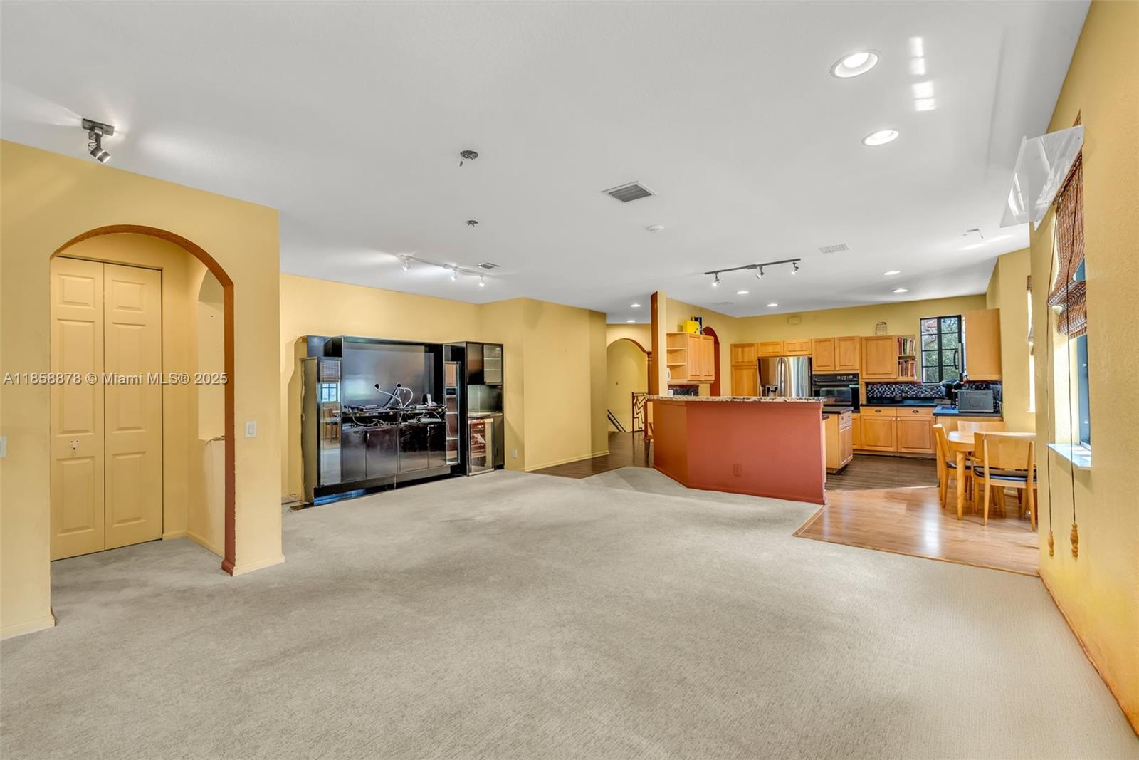 See details 2709 4 / 3 2360 sq. ft. $ 2025-08-14 0 Photo