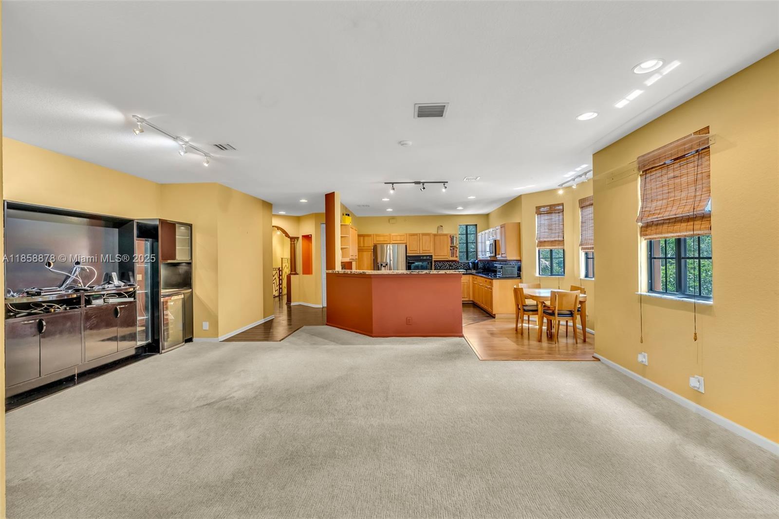See details 2709 4 / 3 2360 sq. ft. $ 2025-08-14 0 Photo