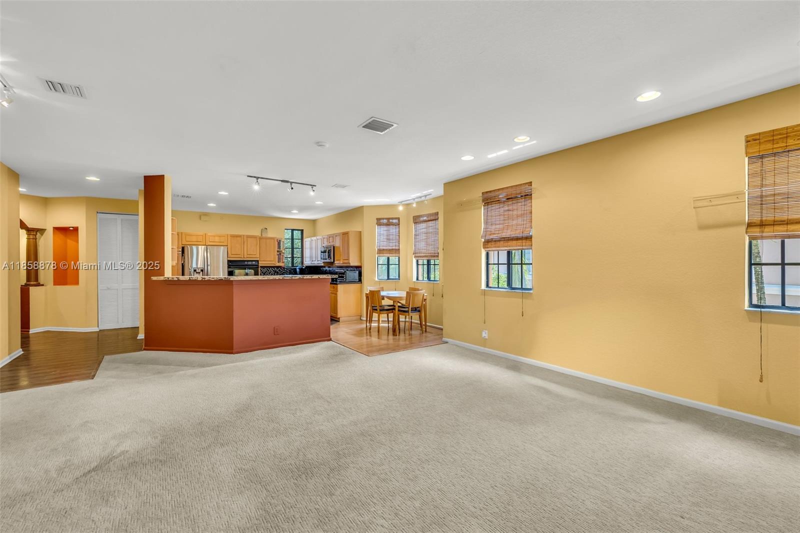 See details 2709 4 / 3 2360 sq. ft. $ 2025-08-14 0 Photo