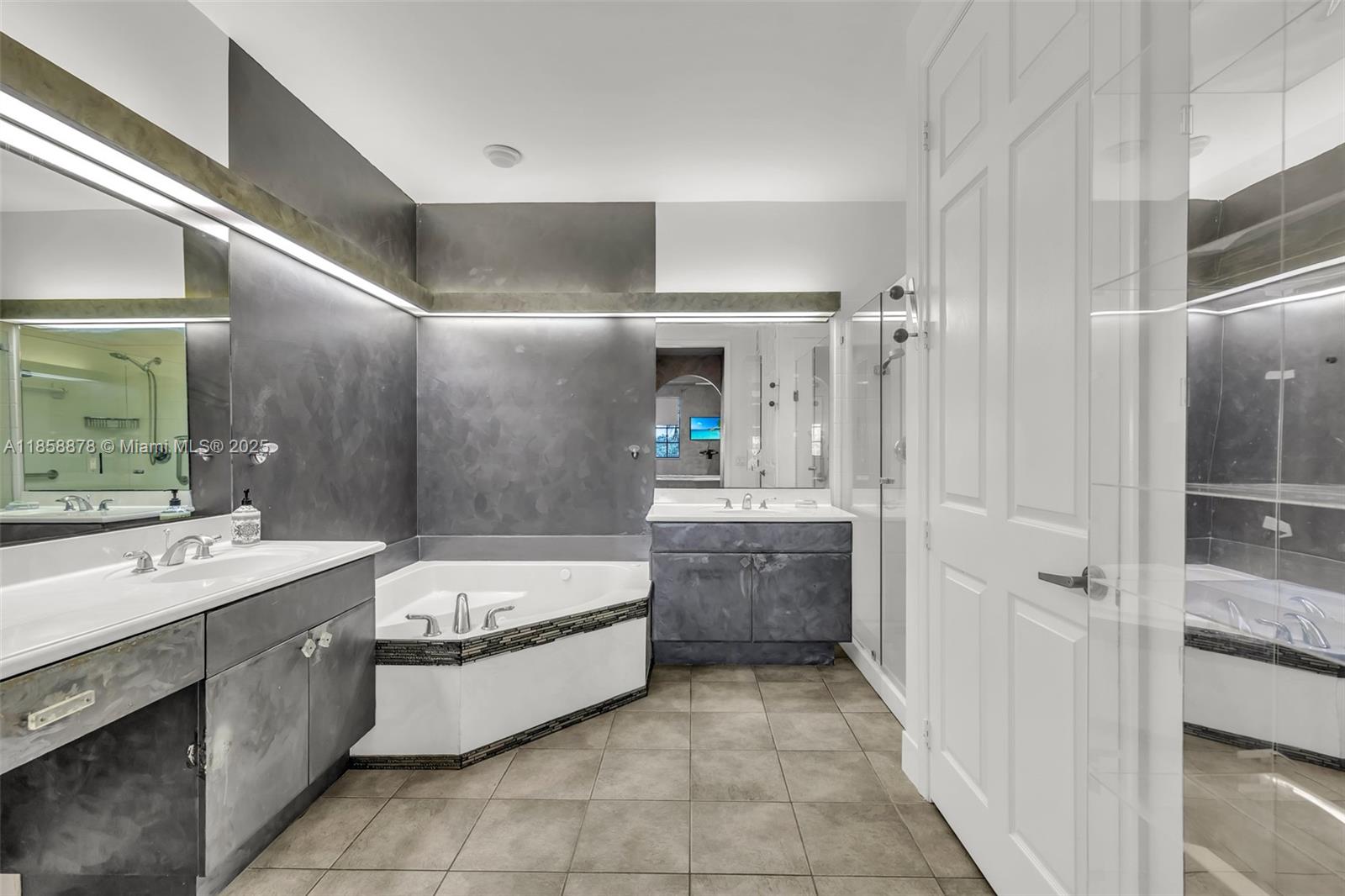 See details 2709 4 / 3 2360 sq. ft. $ 2025-08-14 0 Photo