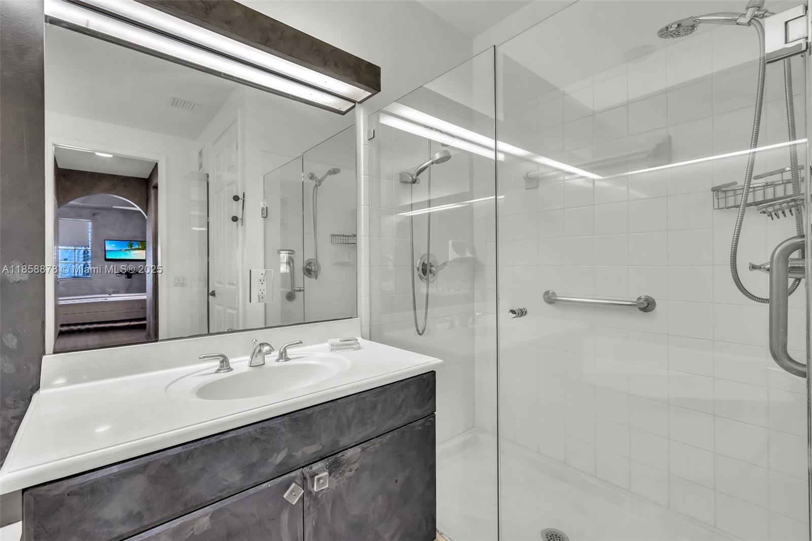 See details 2709 4 / 3 2360 sq. ft. $ 2025-08-14 0 Photo