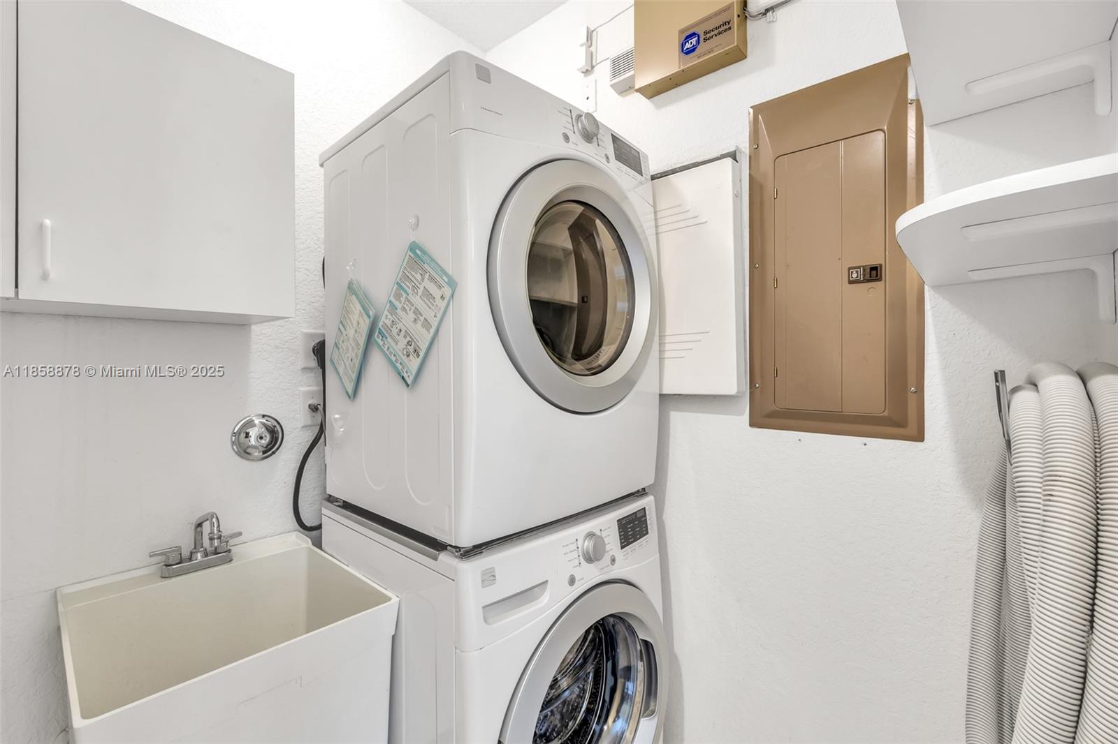 See details 2709 4 / 3 2360 sq. ft. $ 2025-08-14 0 Photo