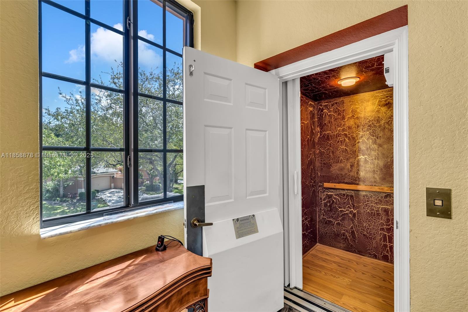 See details 2709 4 / 3 2360 sq. ft. $ 2025-08-14 0 Photo