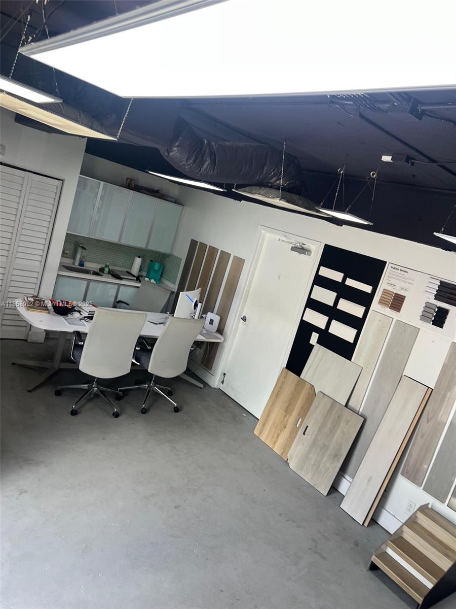 208  /   sq. ft. $ 2025-08-14 0 Photo
