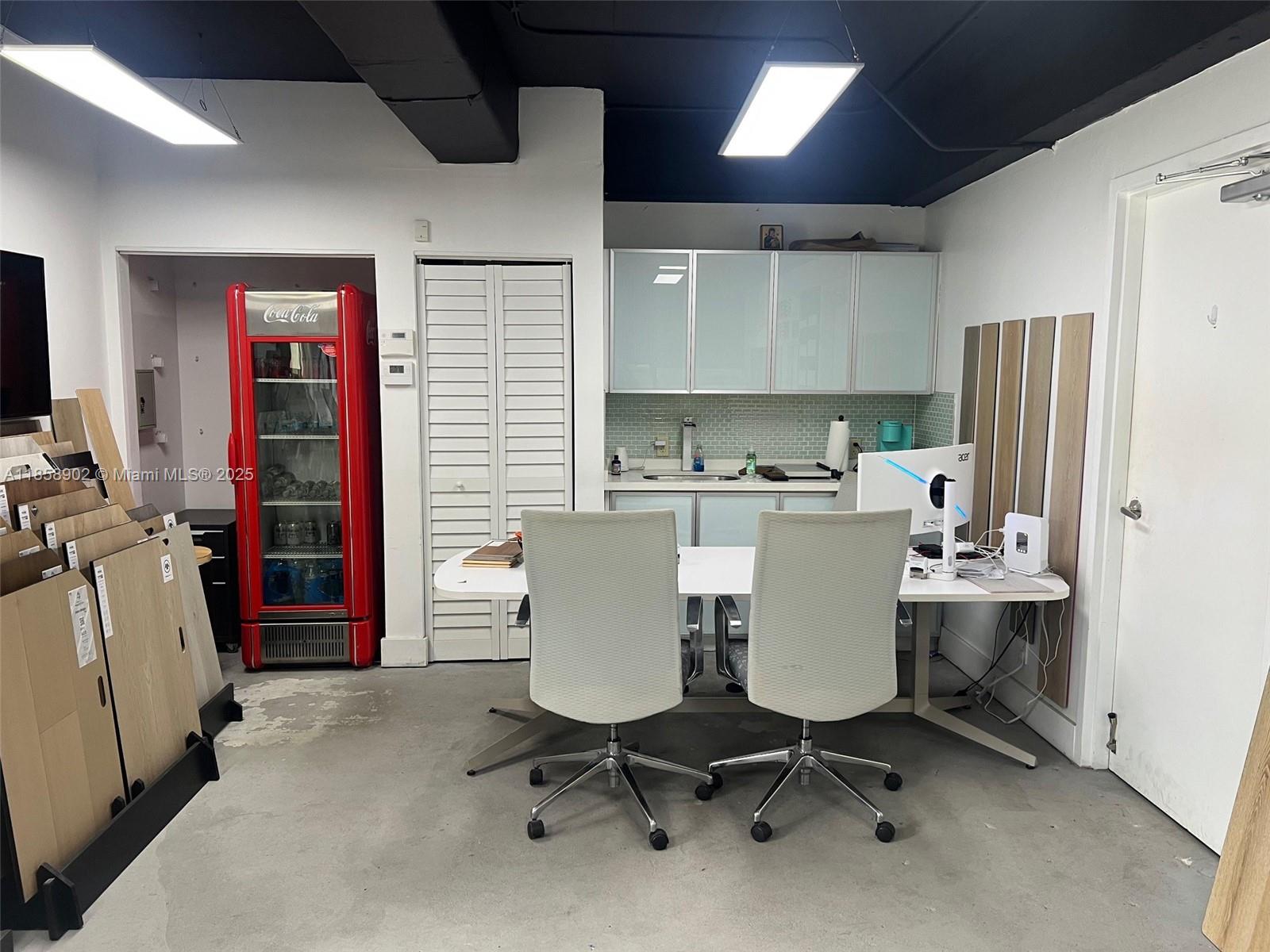 208  /   sq. ft. $ 2025-08-14 0 Photo