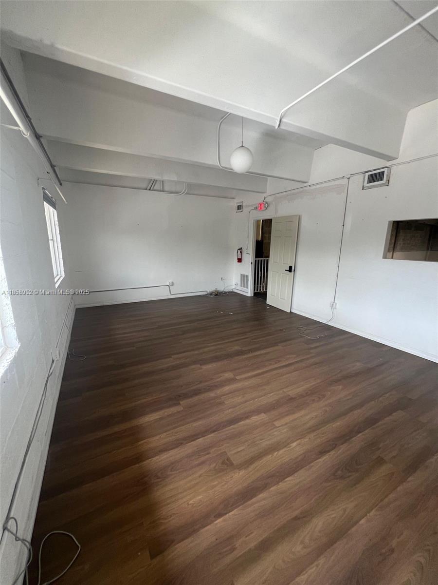 208  /   sq. ft. $ 2025-08-14 0 Photo