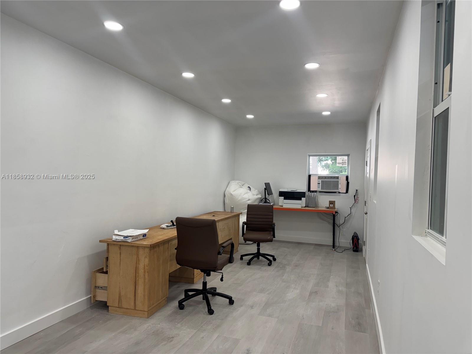   /   sq. ft. $ 2025-08-14 0 foto