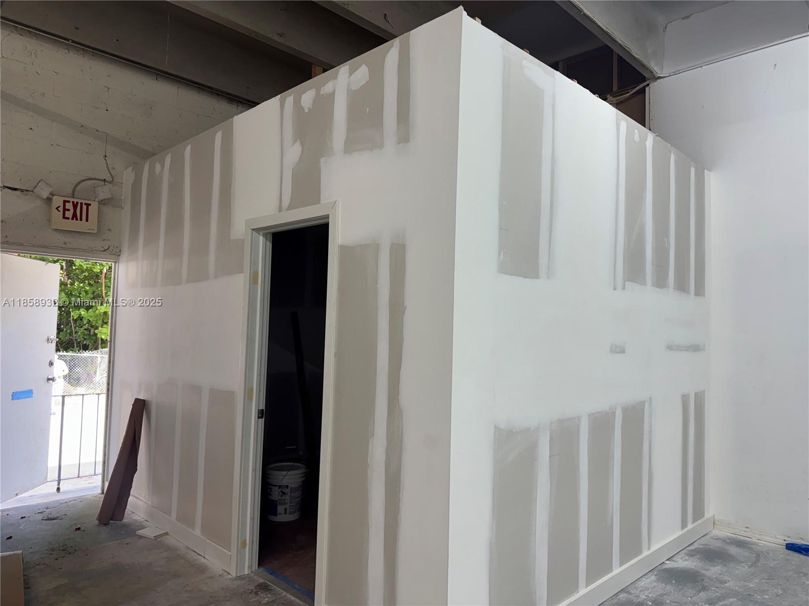   /   sq. ft. $ 2025-08-14 0 foto
