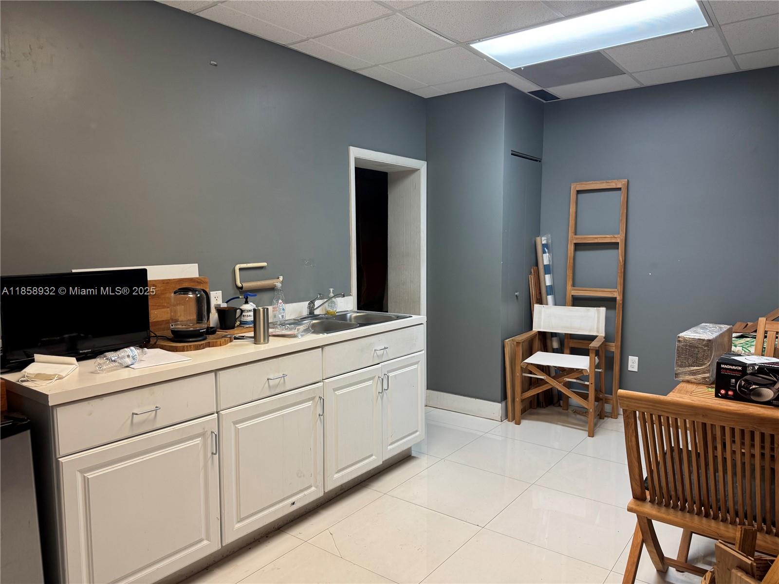   /   sq. ft. $ 2025-08-14 0 foto