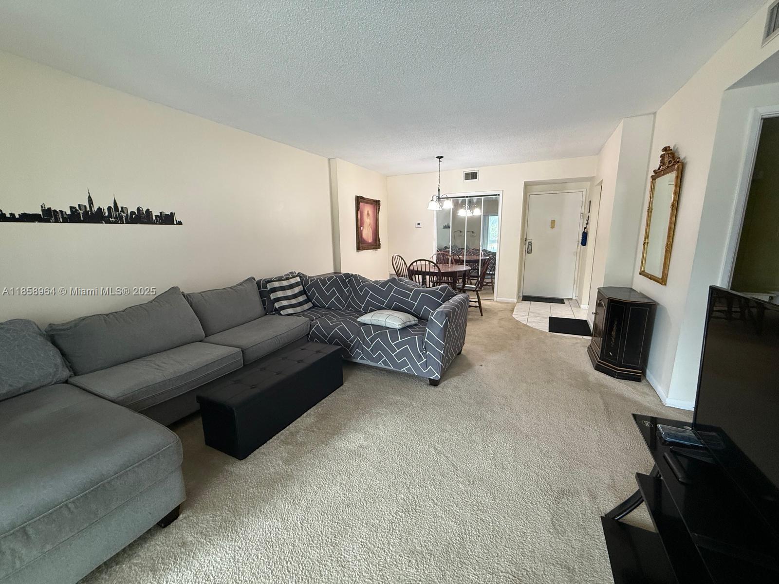206 1 / 2 844 sq. ft. $ 2025-08-14 0 Photo