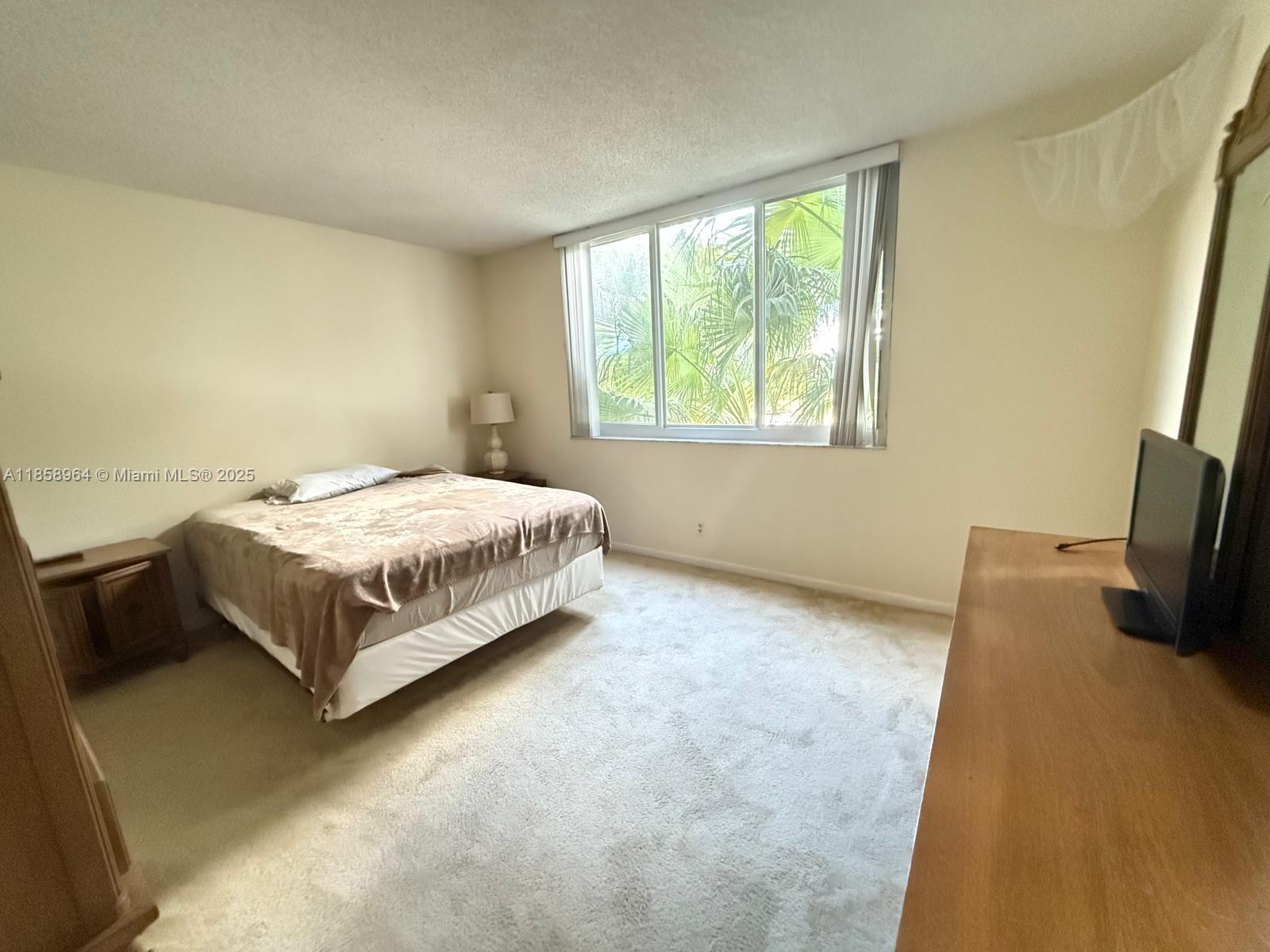 206 1 / 2 844 sq. ft. $ 2025-08-14 0 Photo