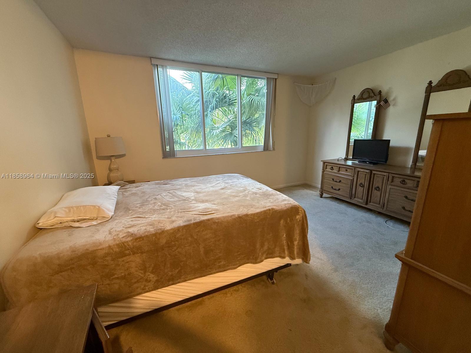 206 1 / 2 844 sq. ft. $ 2025-08-14 0 Photo