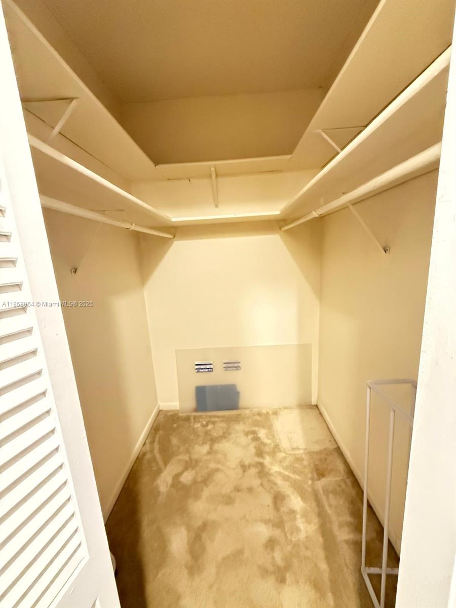 206 1 / 2 844 sq. ft. $ 2025-08-14 0 Photo