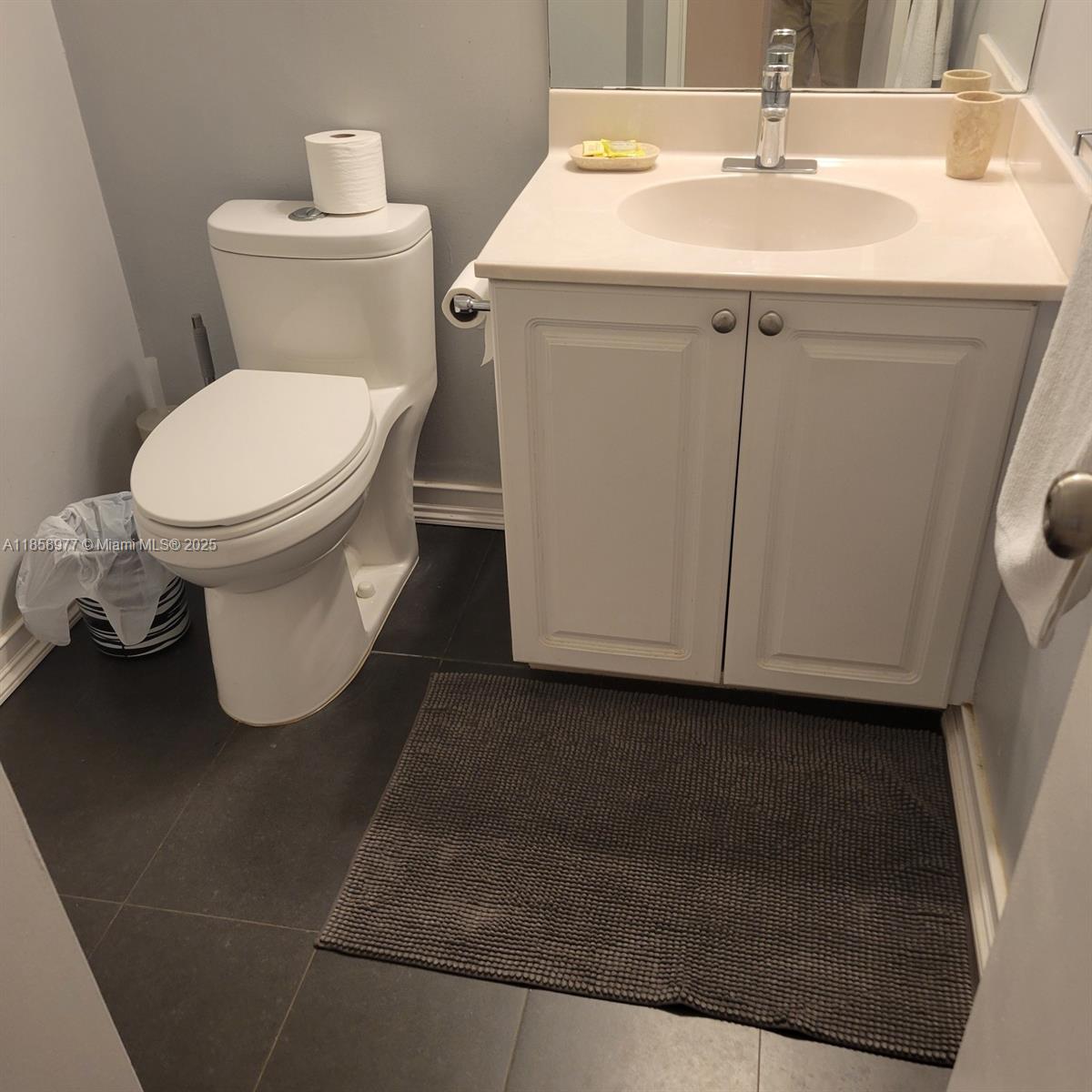 Photo of 19370 Collins Ave  #1420, Sunny Isles Beach, Florida, 33160 - Guest bath