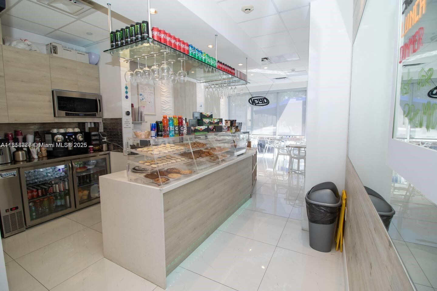 Photo of 19370 Collins Ave  #1420, Sunny Isles Beach, Florida, 33160 - Building Cafe and convenient store