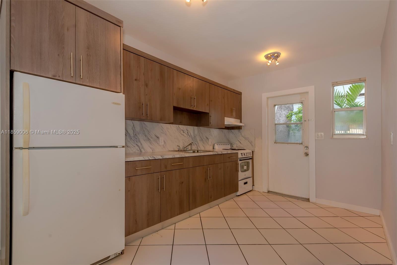 See details / sq. ft. $ 2025-08-26 0 Photo