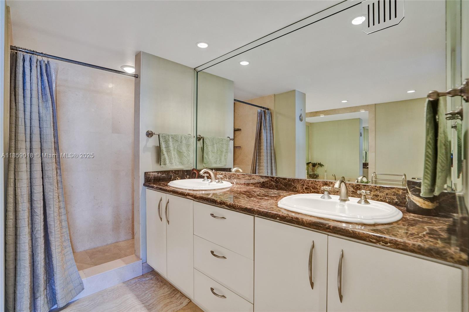 Photo of 1833 Ocean Dr  #1402, Hallandale Beach, Florida, 33009 - 