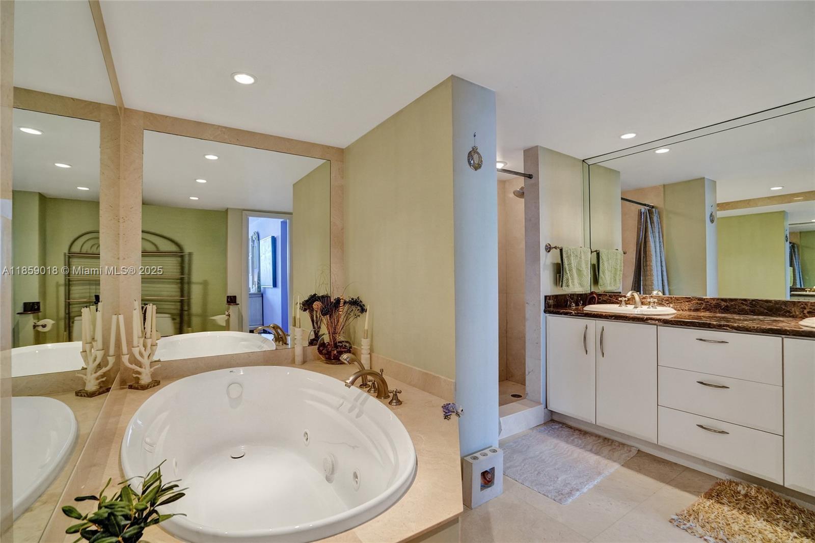 Photo of 1833 Ocean Dr  #1402, Hallandale Beach, Florida, 33009 - 