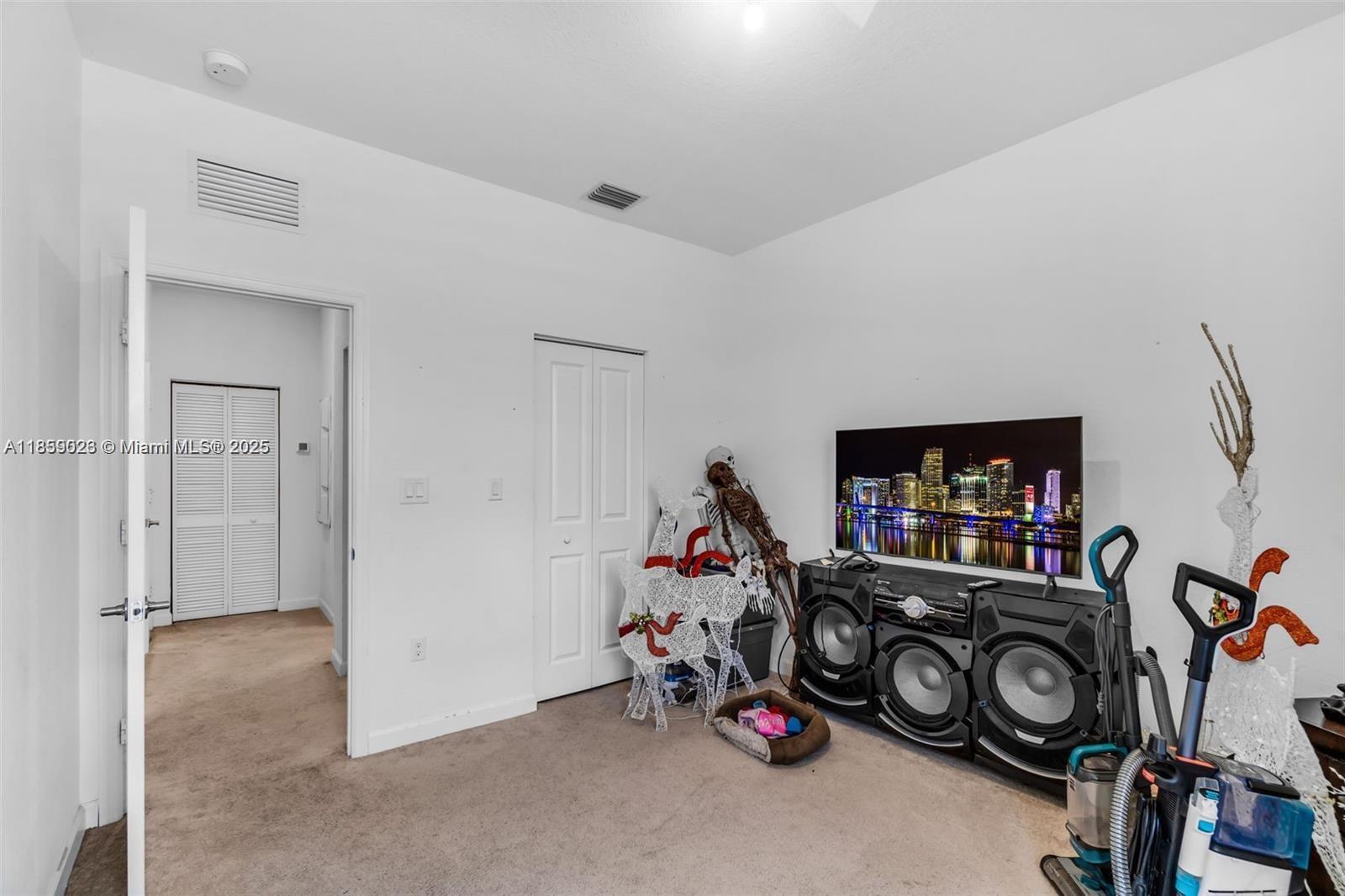2553 4 / 3 2720 sq. ft. $ 2025-08-14 0 foto