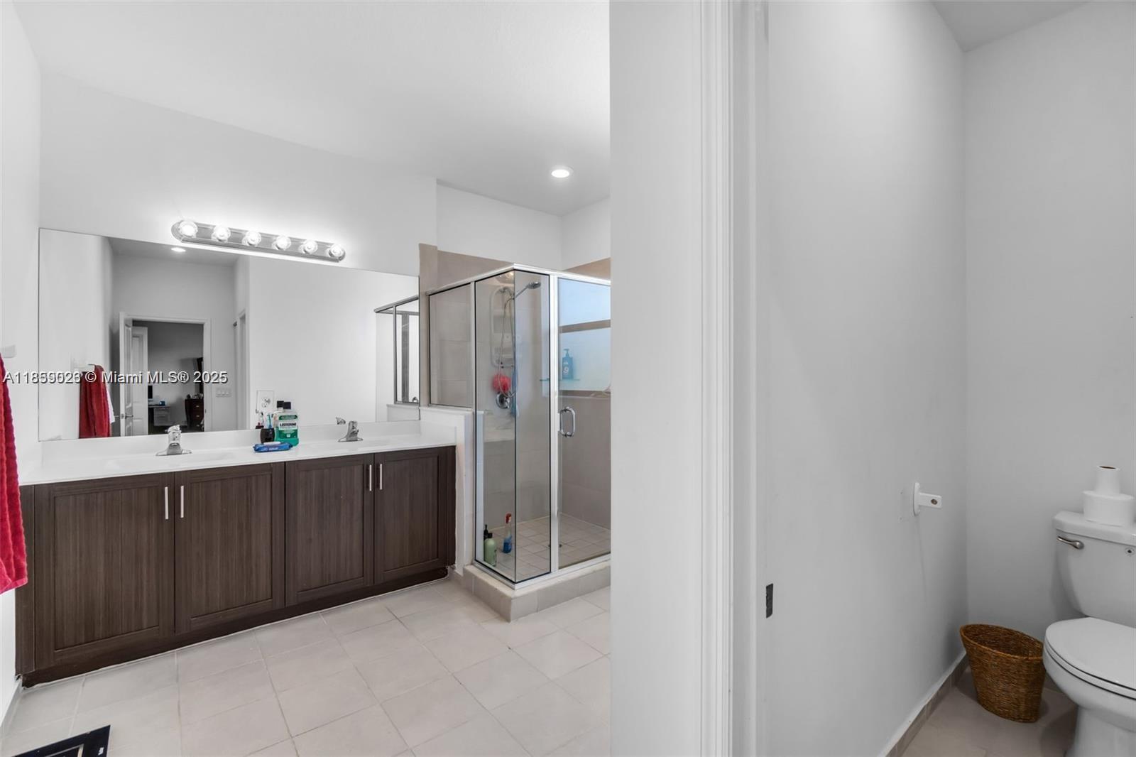 2553 4 / 3 2720 sq. ft. $ 2025-08-14 0 foto