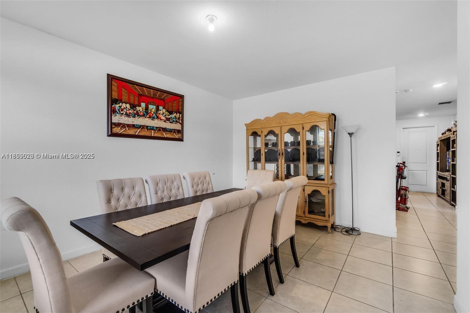 2553 4 / 3 2720 sq. ft. $ 2025-08-14 0 foto