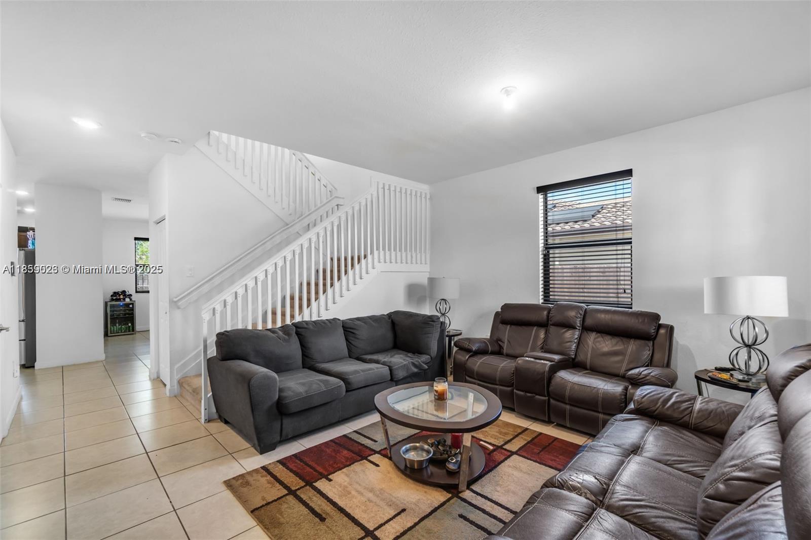 2553 4 / 3 2720 sq. ft. $ 2025-08-14 0 foto