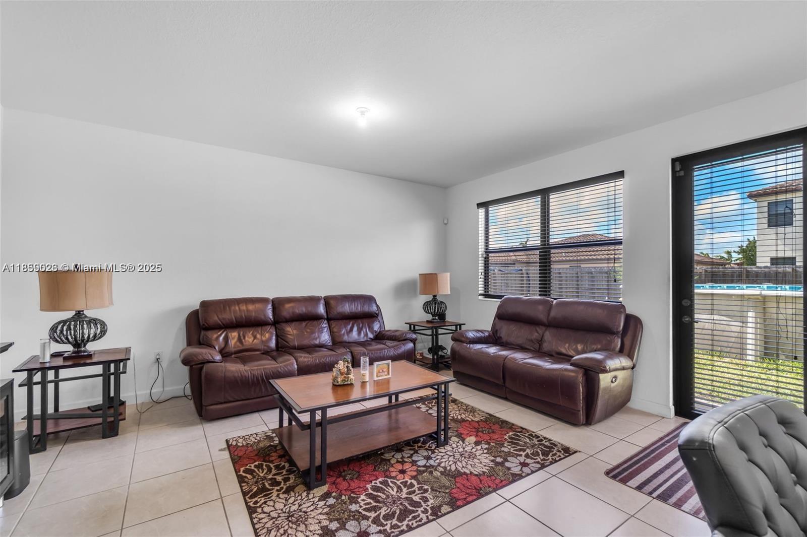 2553 4 / 3 2720 sq. ft. $ 2025-08-14 0 foto