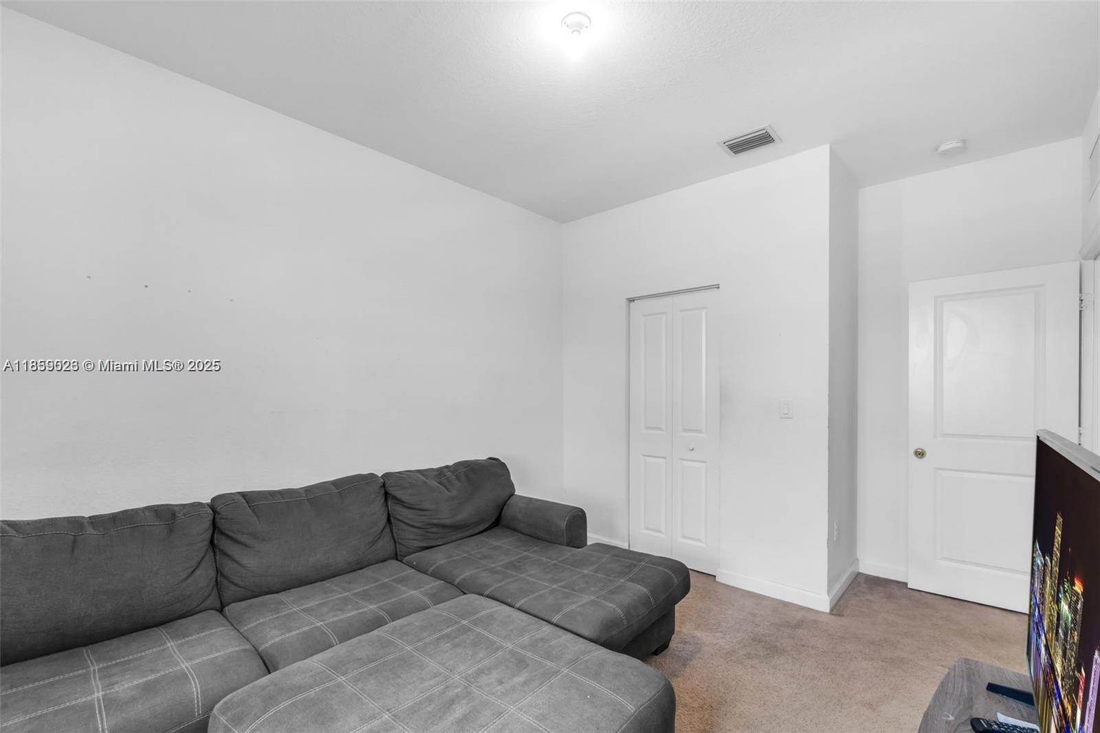2553 4 / 3 2720 sq. ft. $ 2025-08-14 0 foto