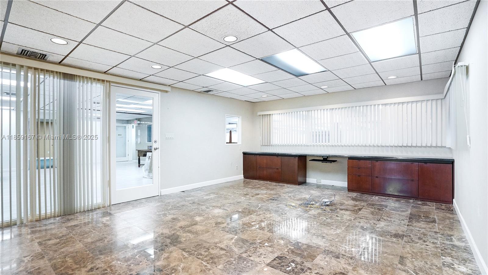   /   sq. ft. $ 2025-08-14 0 Photo