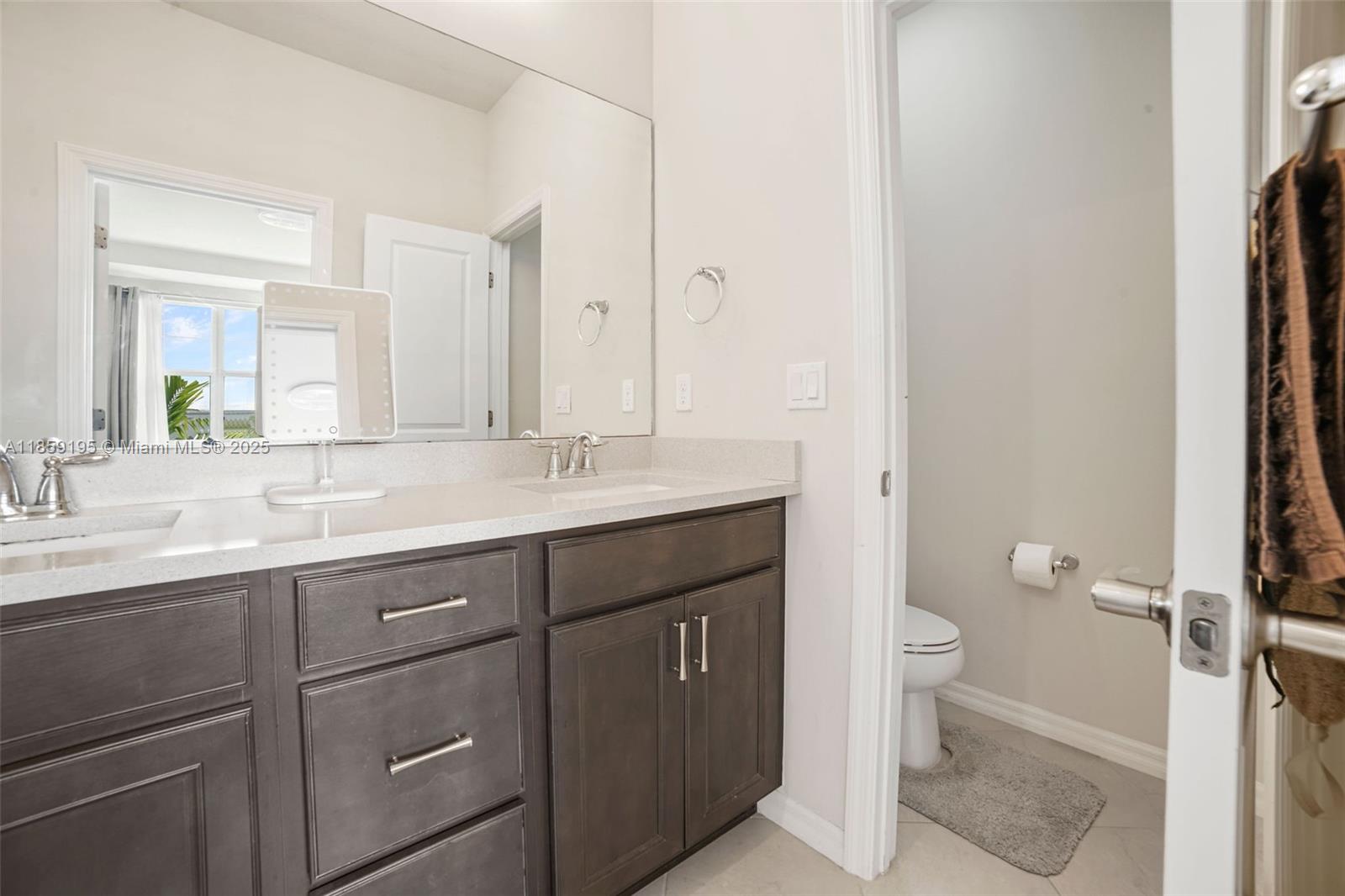 Ver detalles 4154 3 / 3 1421 sq. ft. $ 2025-08-14 0 foto