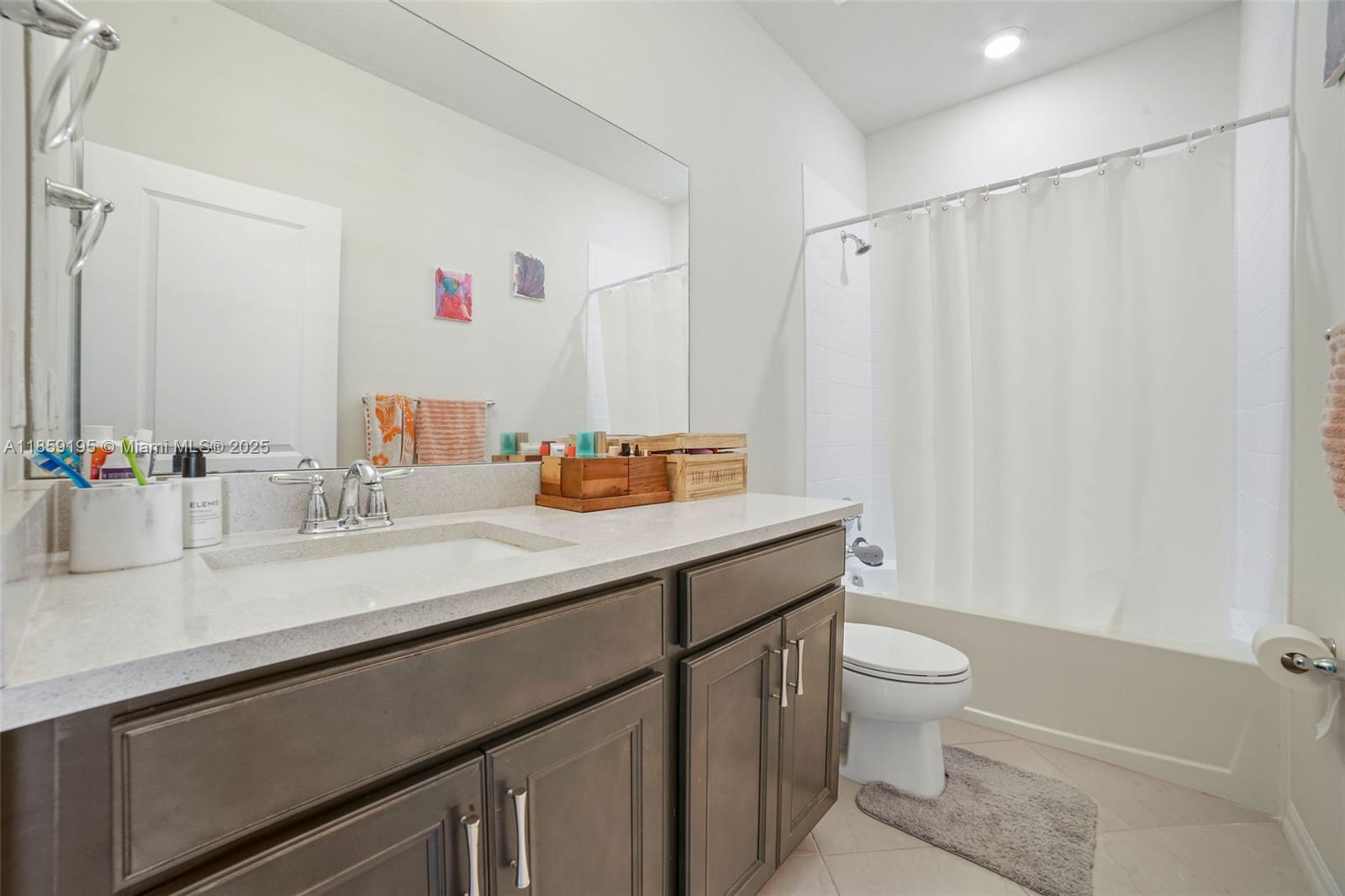 Ver detalles 4154 3 / 3 1421 sq. ft. $ 2025-08-14 0 foto