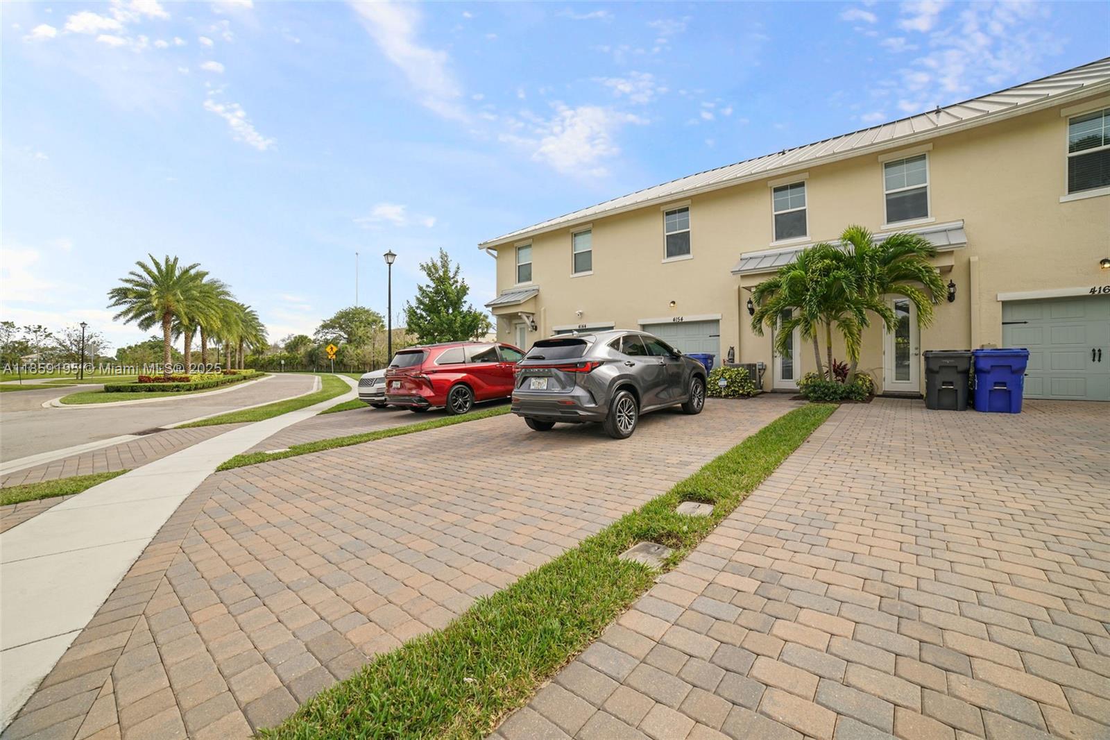 Ver detalles 4154 3 / 3 1421 sq. ft. $ 2025-08-14 0 foto