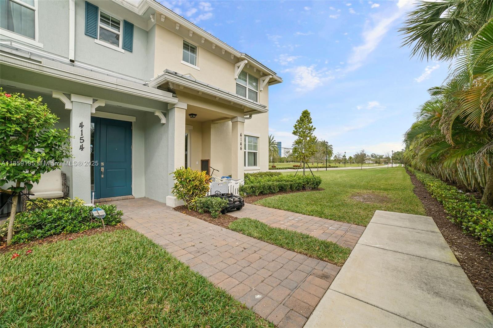 Ver detalles 4154 3 / 3 1421 sq. ft. $ 2025-08-14 0 foto