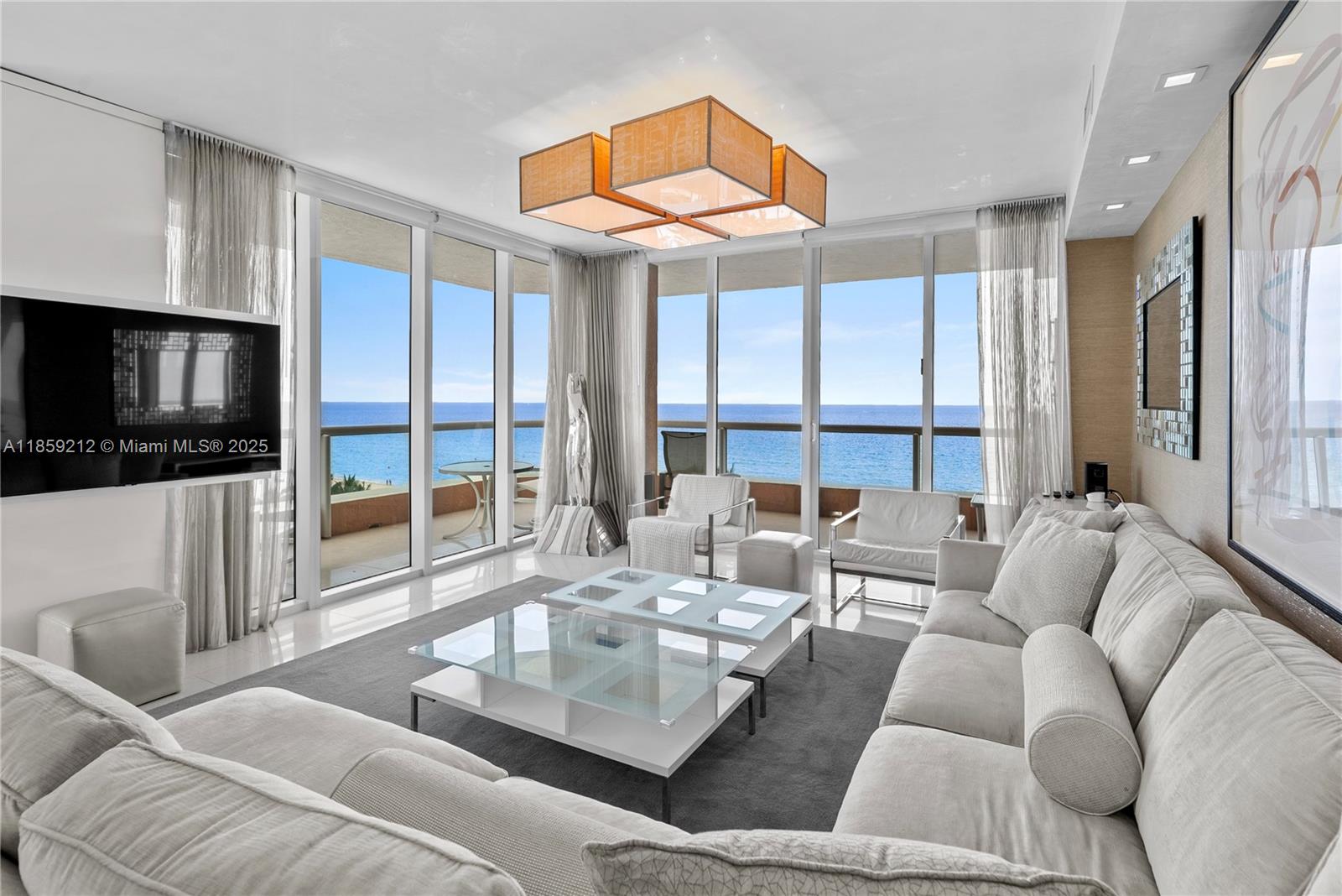 801 4 / 4 2736 sq. ft. $ 2025-08-14 0 foto