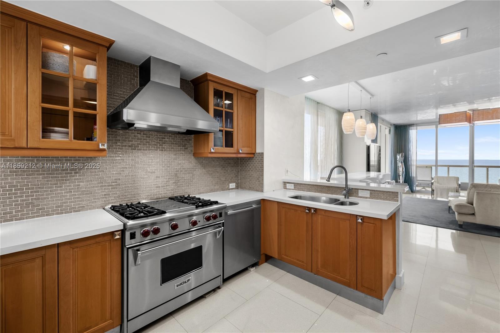 801 4 / 4 2736 sq. ft. $ 2025-08-14 0 foto