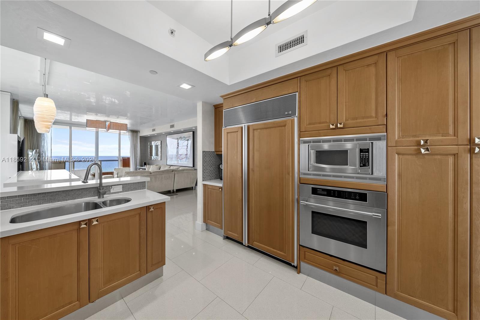 801 4 / 4 2736 sq. ft. $ 2025-08-14 0 foto