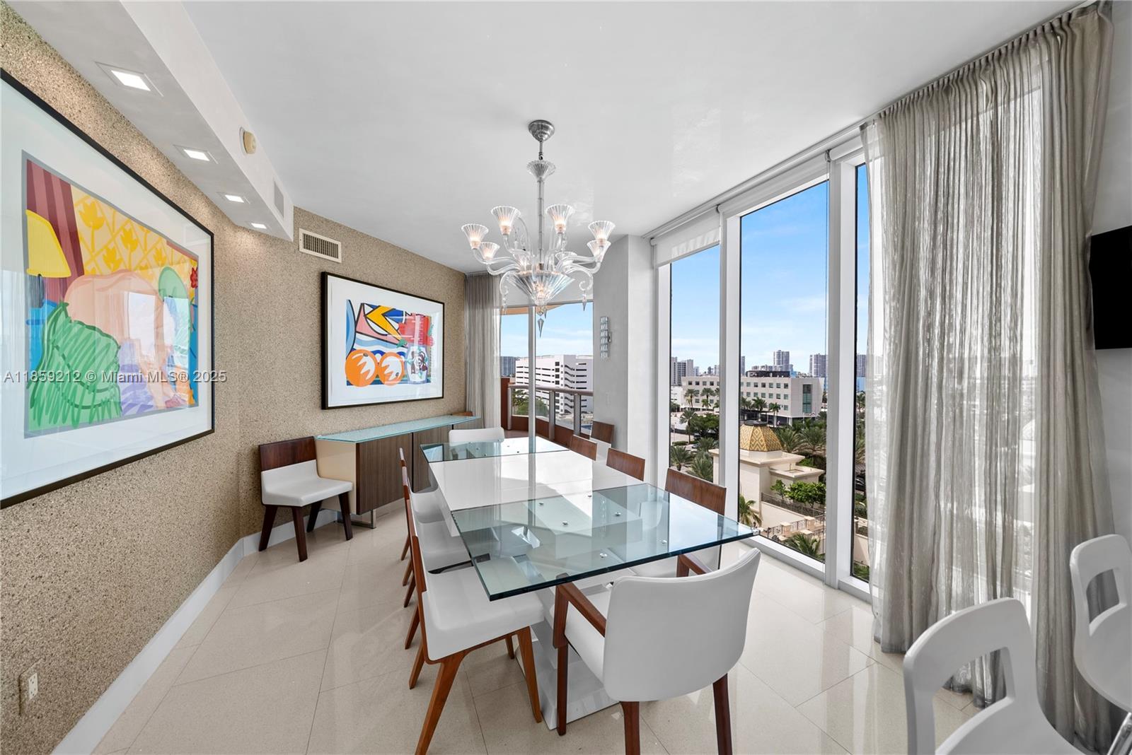 801 4 / 4 2736 sq. ft. $ 2025-08-14 0 foto