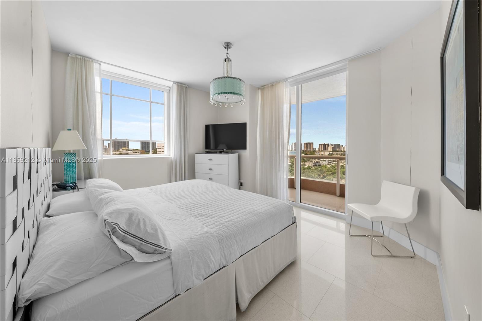 801 4 / 4 2736 sq. ft. $ 2025-08-14 0 foto