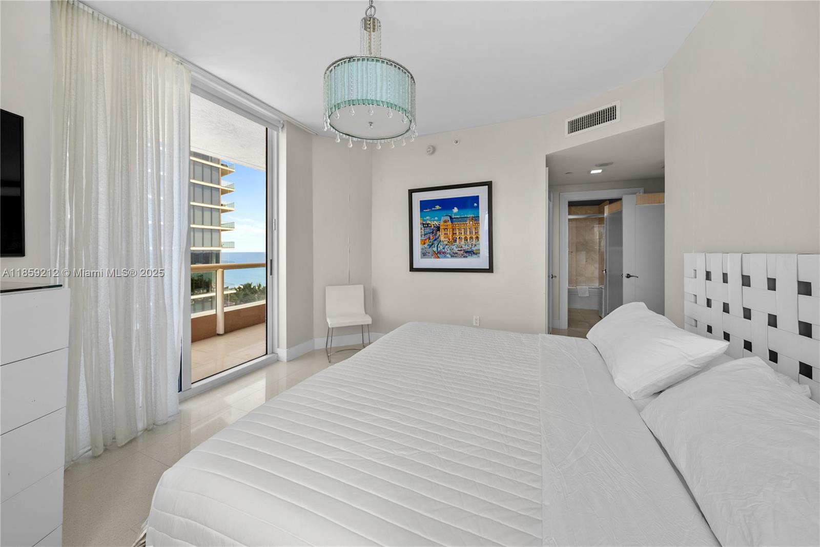 801 4 / 4 2736 sq. ft. $ 2025-08-14 0 foto