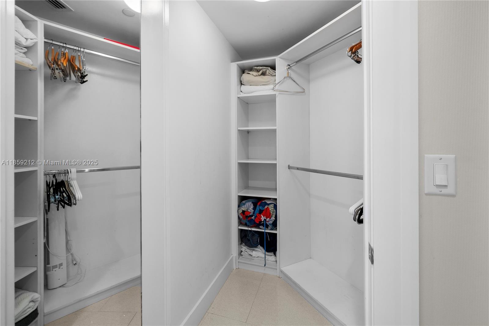 801 4 / 4 2736 sq. ft. $ 2025-08-14 0 foto