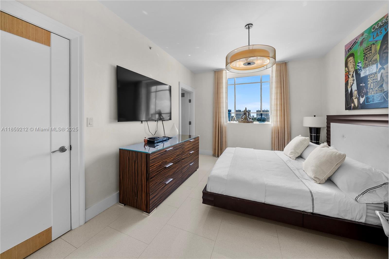 801 4 / 4 2736 sq. ft. $ 2025-08-14 0 foto
