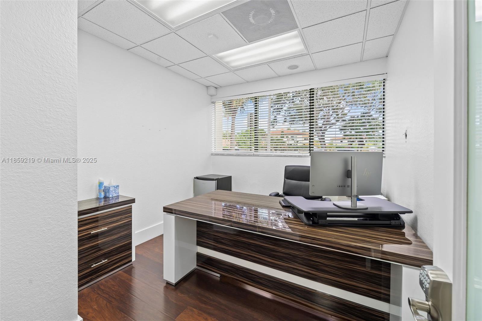 101  /   sq. ft. $ 2025-08-14 0 Photo