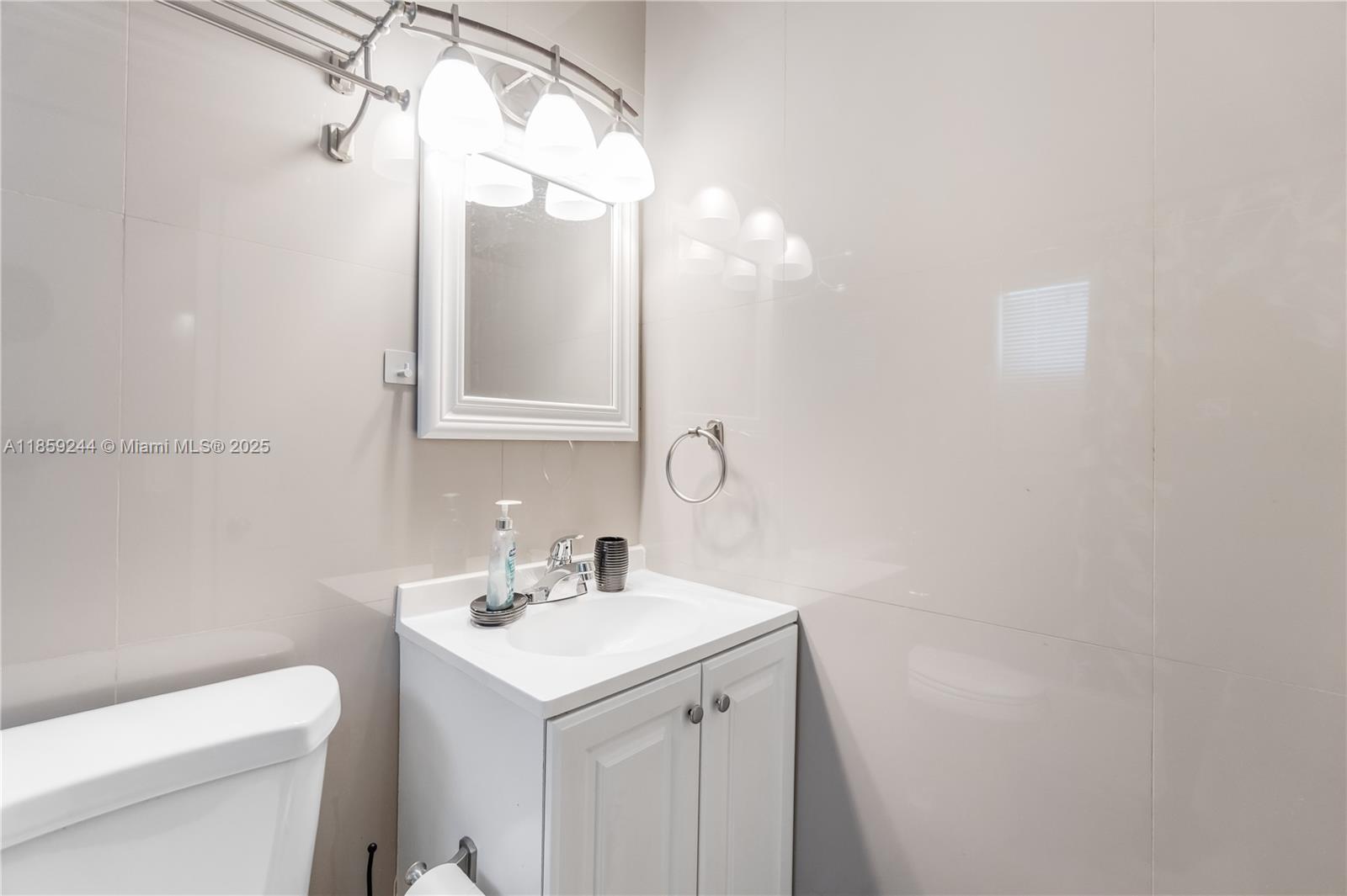   /  2136 sq. ft. $ 2025-08-15 0 Photo