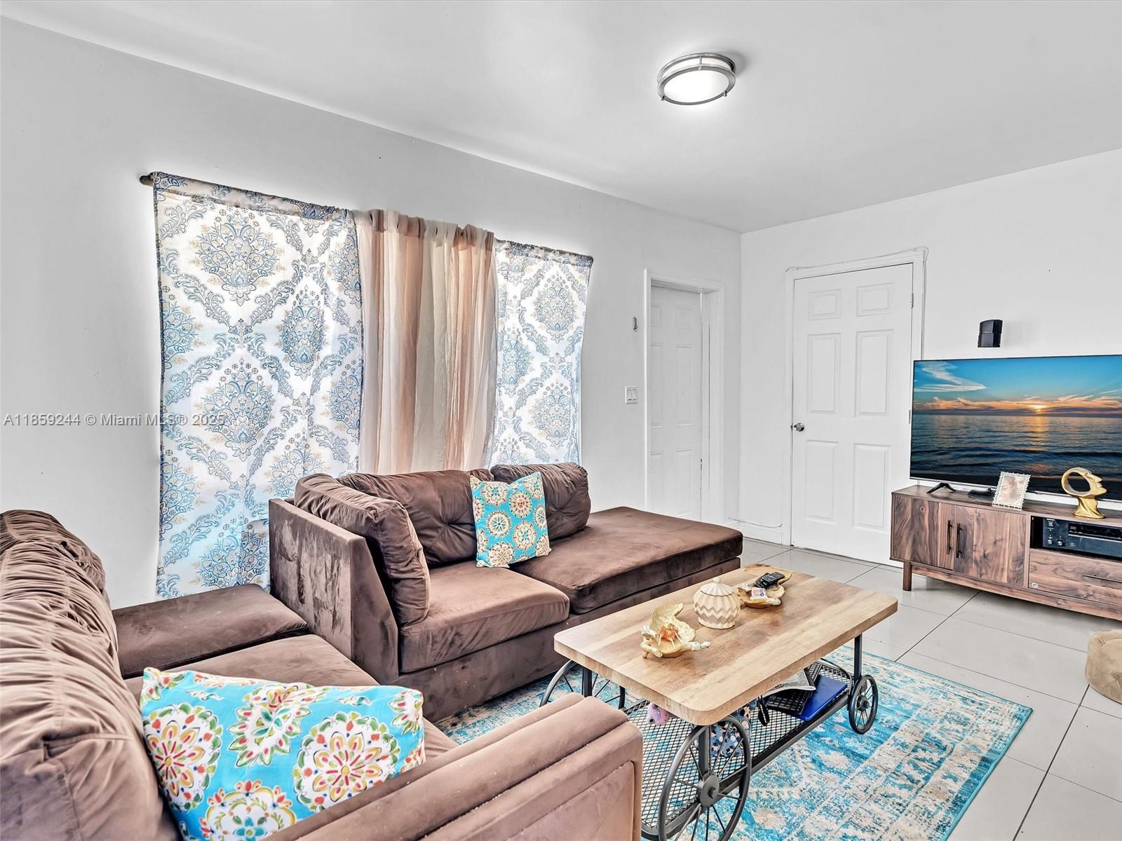   /  2136 sq. ft. $ 2025-08-15 0 Photo