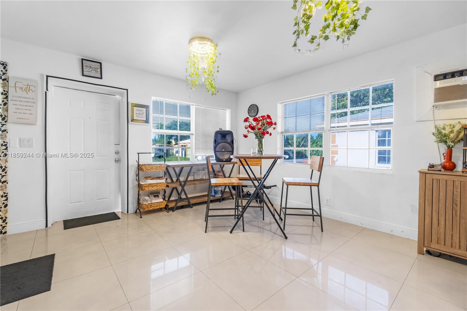   /  2136 sq. ft. $ 2025-08-15 0 Photo