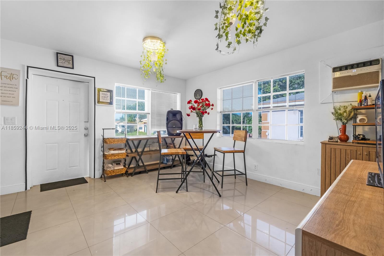   /  2136 sq. ft. $ 2025-08-15 0 Photo
