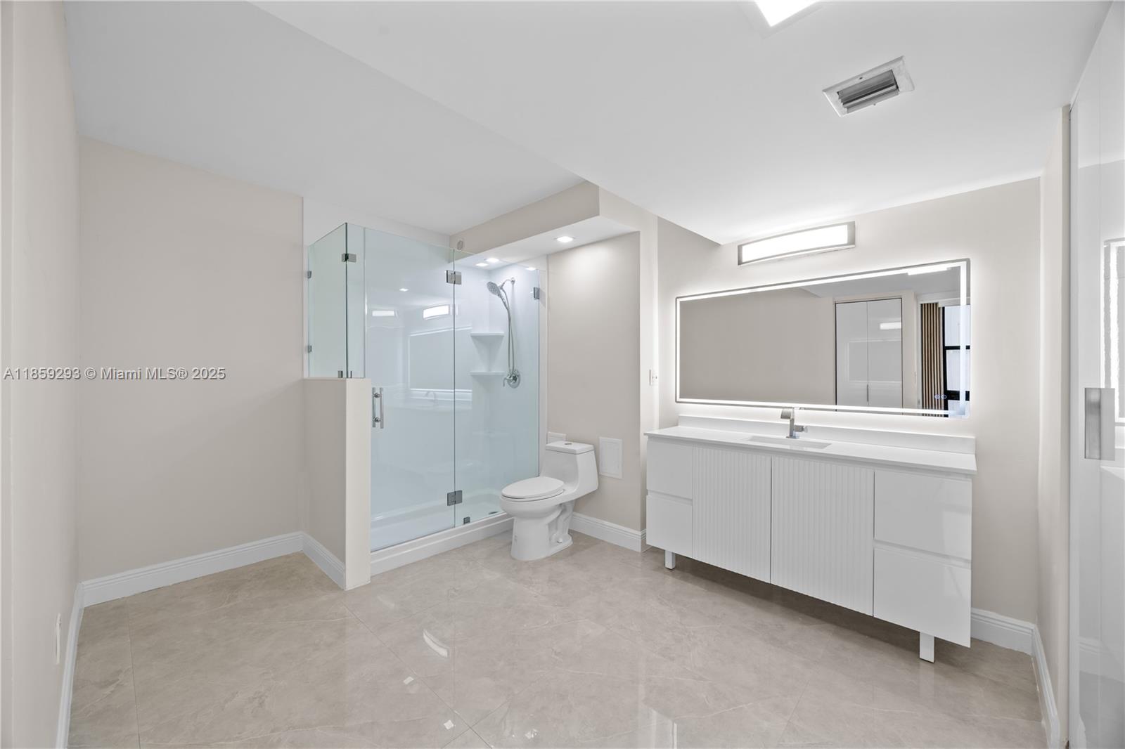 Photo of 20379 Country Club Dr  #1239, Aventura, Florida, 33180 - 