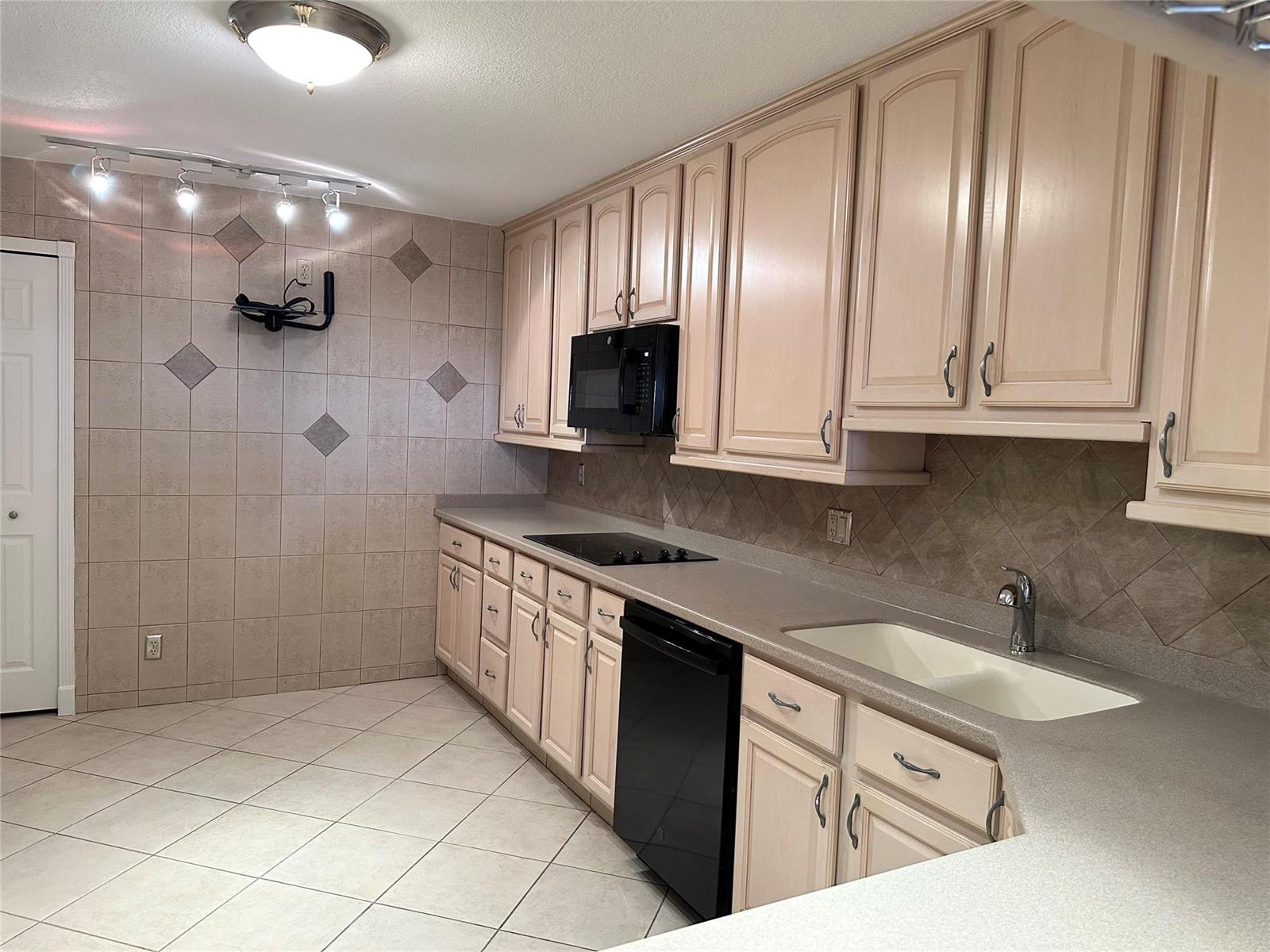 Photo of 2500 Parkview #814, Hallandale Beach, Florida, 33009 - Photo 13